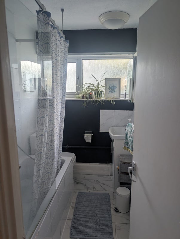 Room Millstream Road in Greater London
