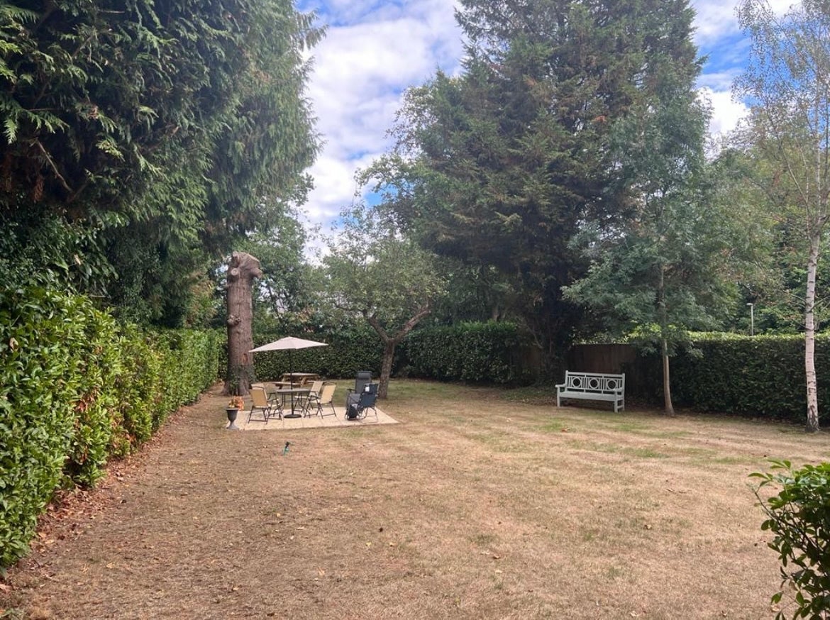 Flat Packhorse Road in Gerrards Cross