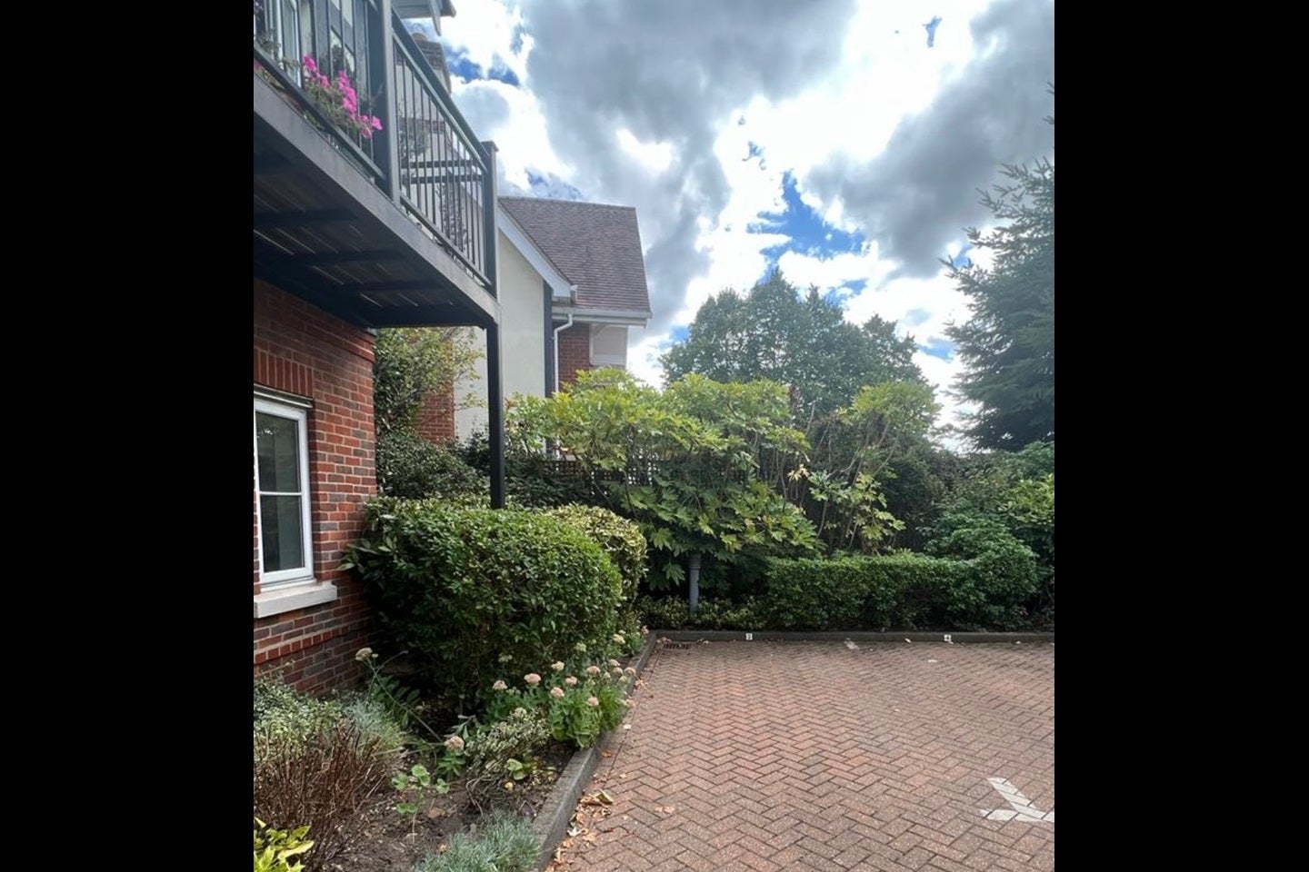 Flat Packhorse Road in Gerrards Cross