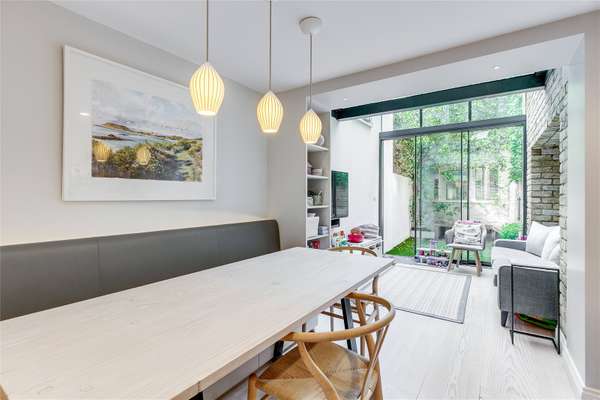 House Lonsdale Road in Greater London