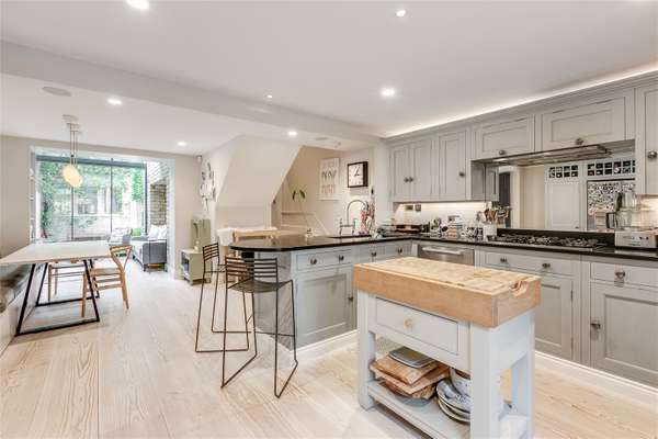 House Lonsdale Road in Greater London