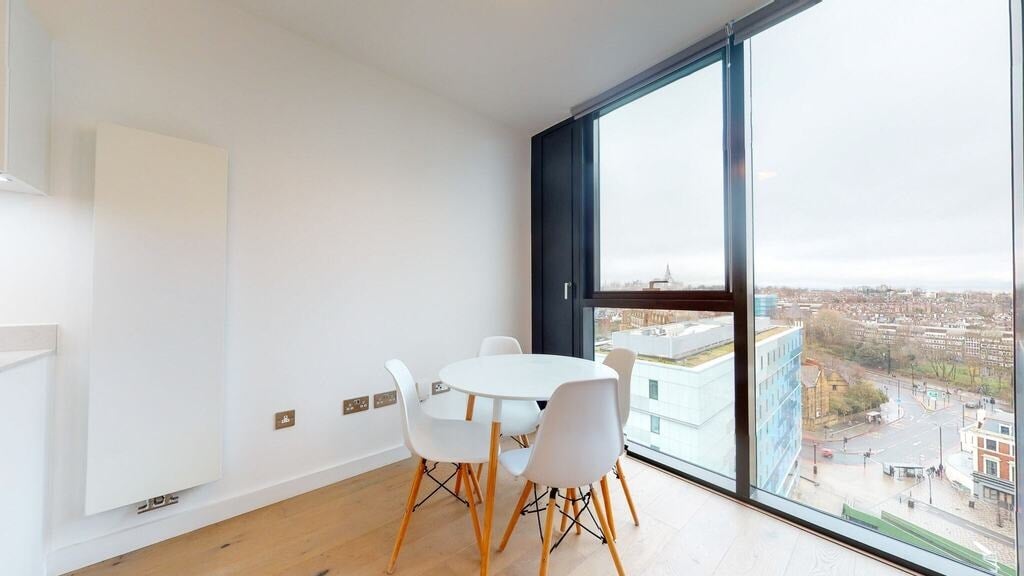 Flat Highgate Hill in Greater London