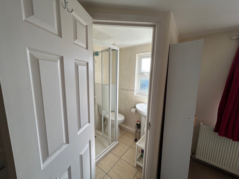 Room Beauchamp Road in Greater London