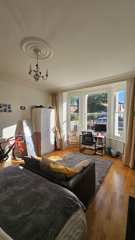 Room Cornford Grove in Greater London