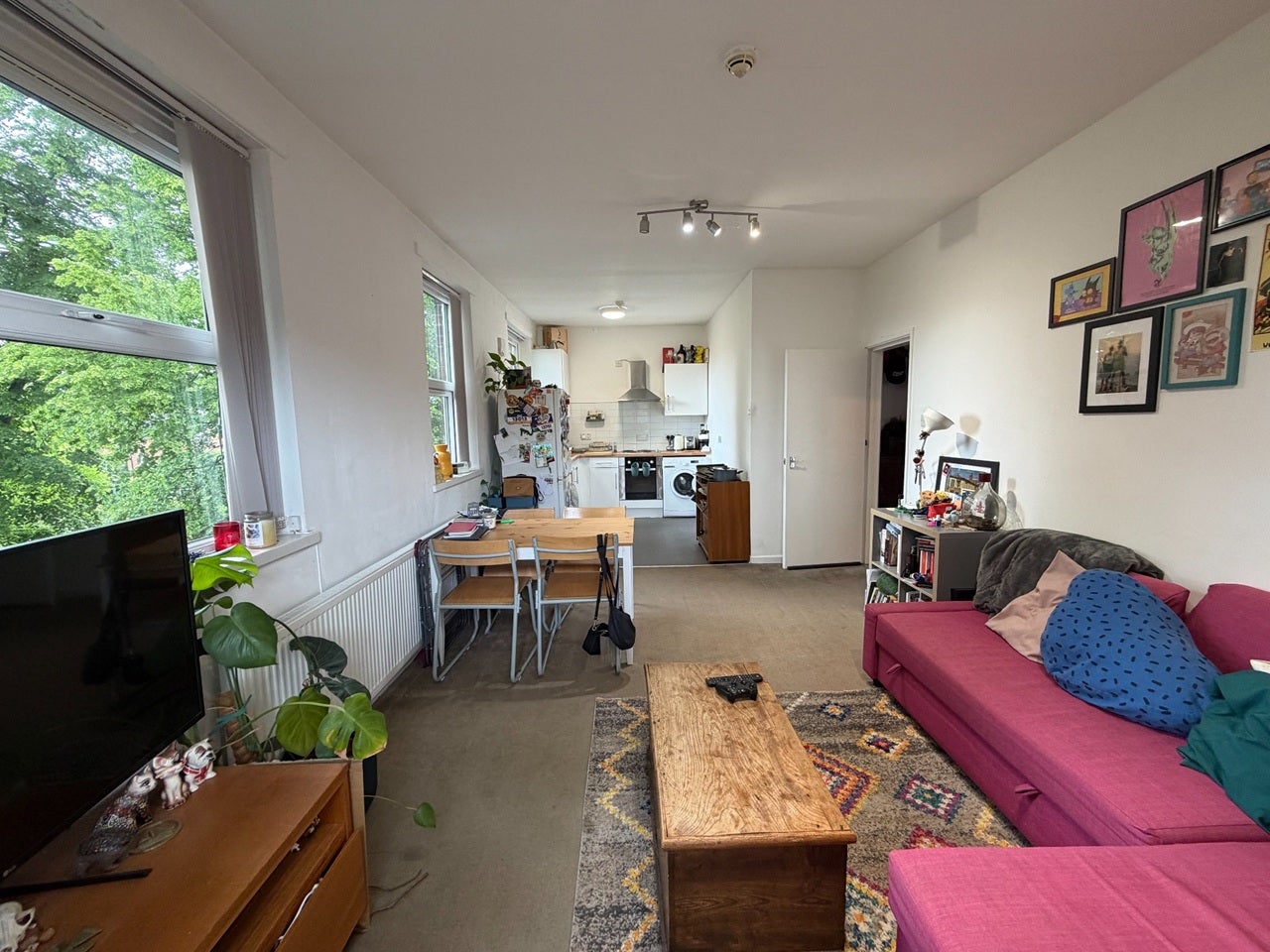 Flat Old Lansdowne Road in Manchester
