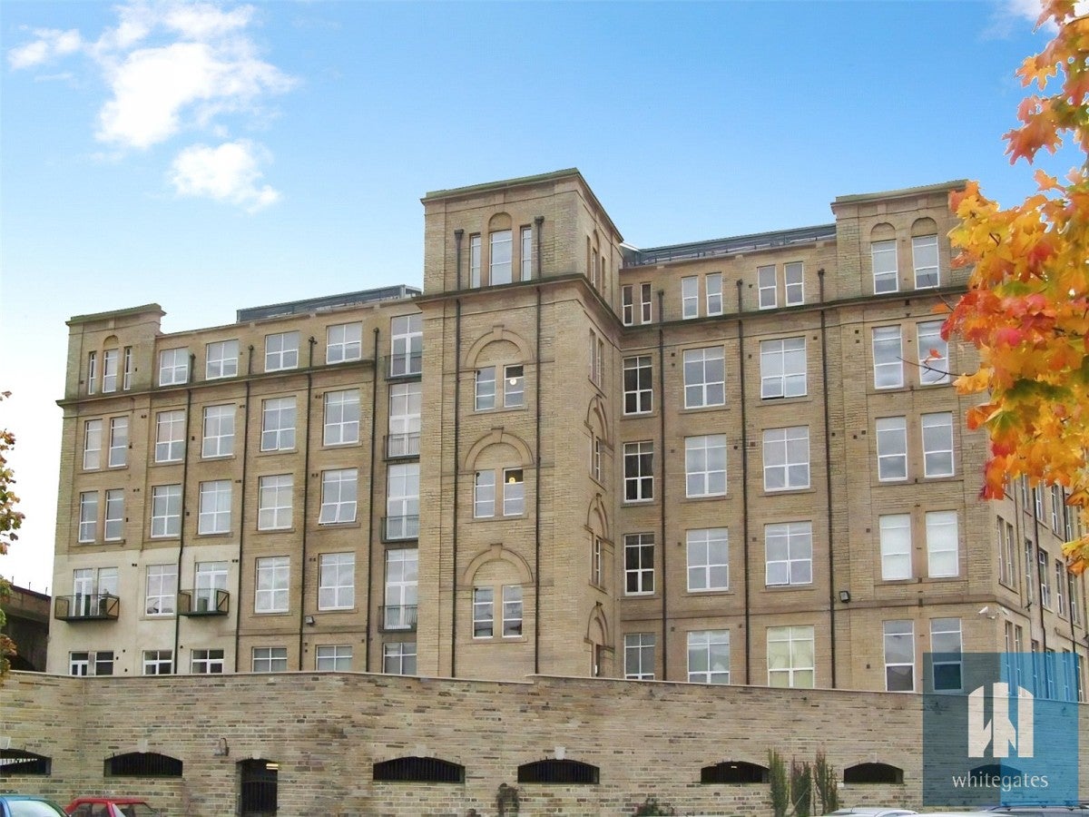 Flat Halifax Road in Kirklees