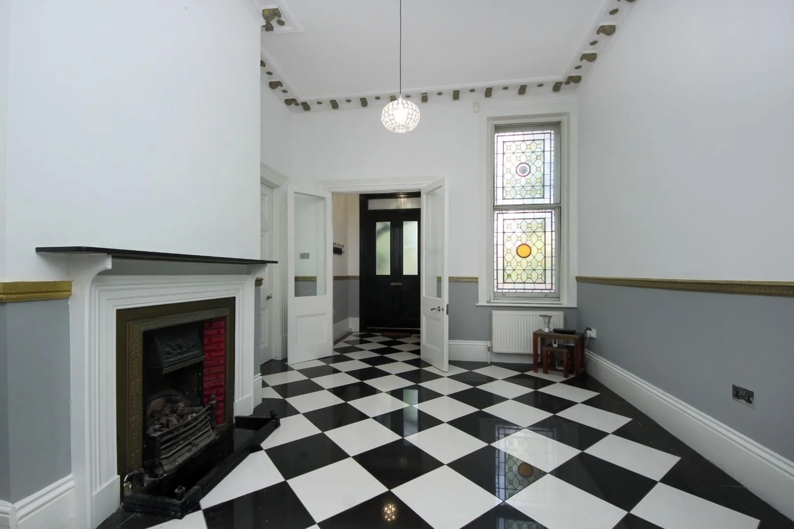 Flat Leopold Road in Greater London