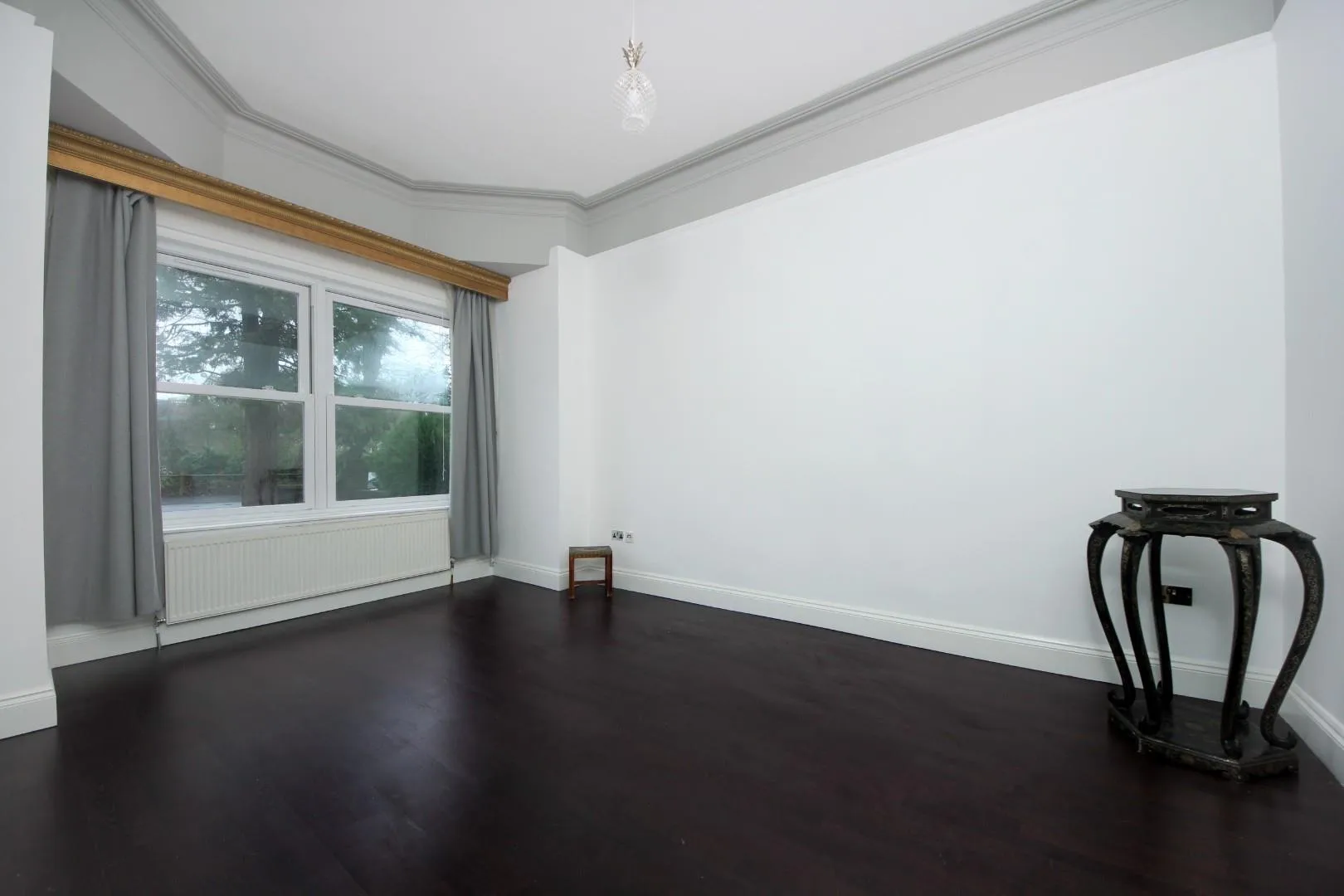 Flat Leopold Road in Greater London