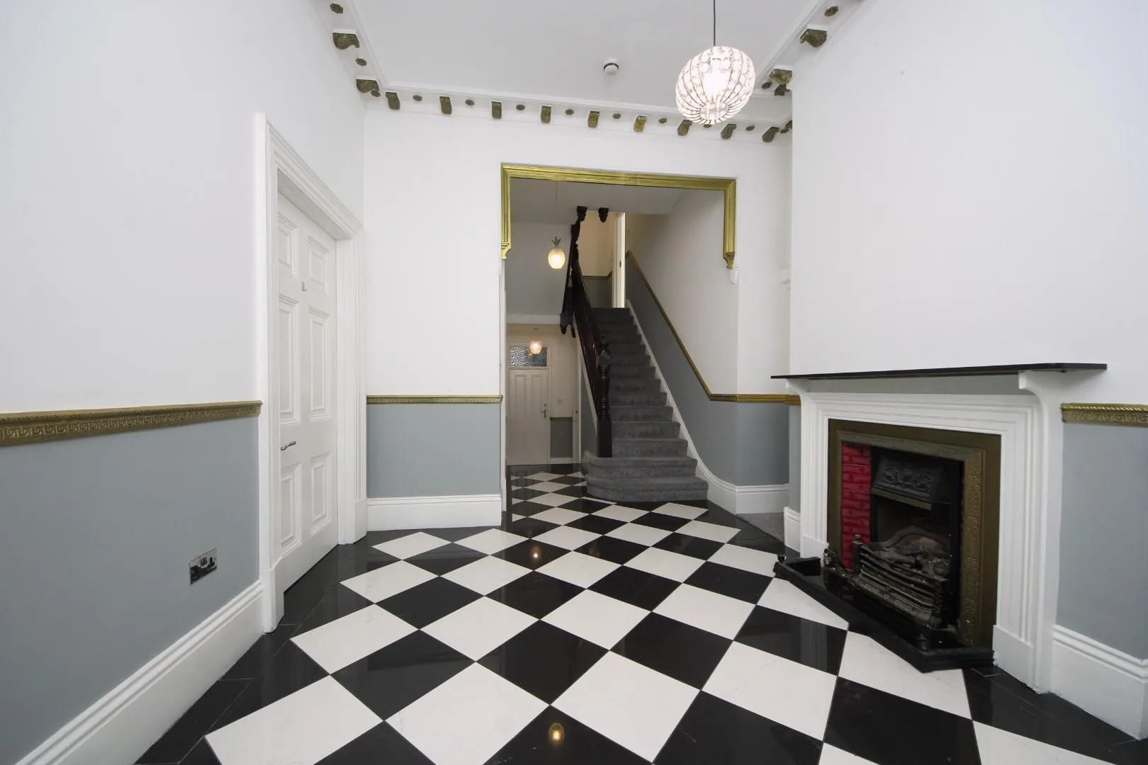 Flat Leopold Road in Greater London