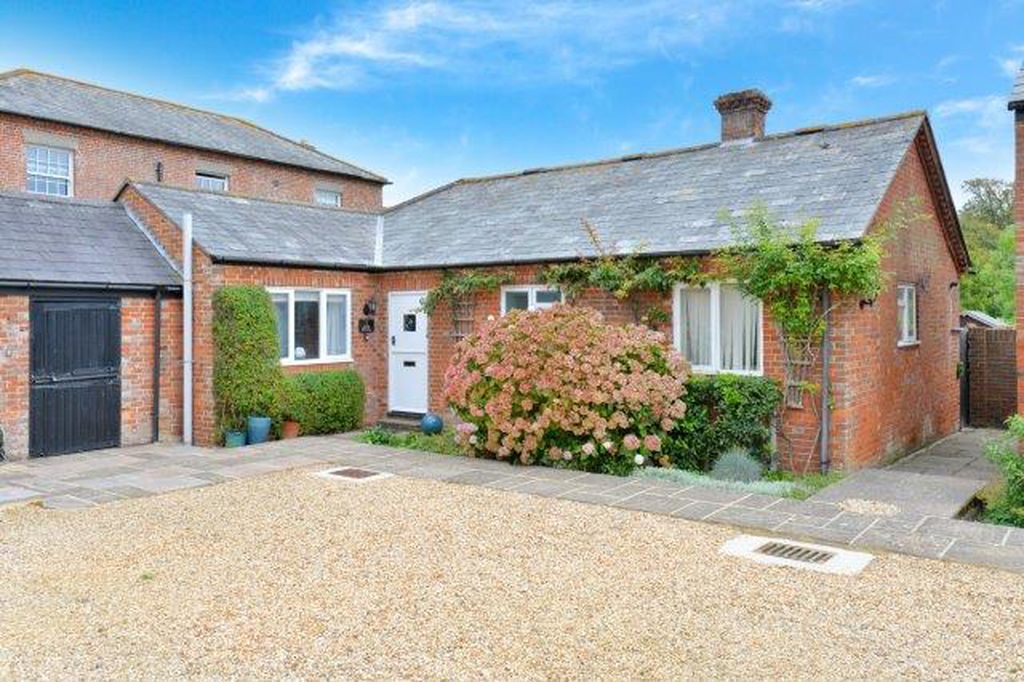 House Home Farm Road in Verwood