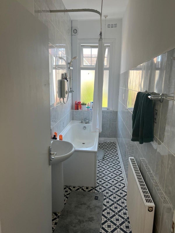 Room Gunton Road in Greater London