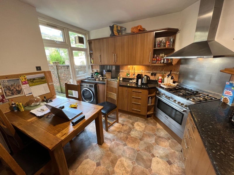 Room Gunton Road in Greater London