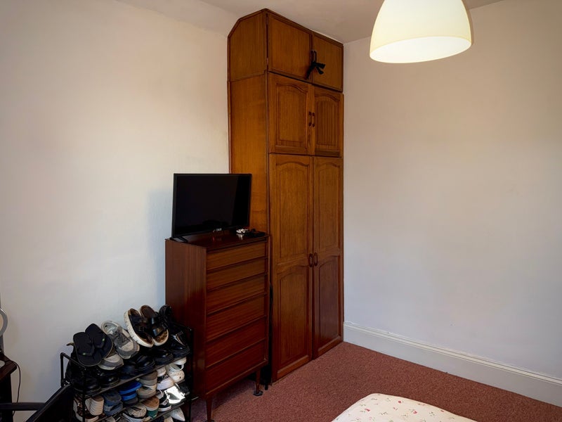 Room Woodville Road in Greater London