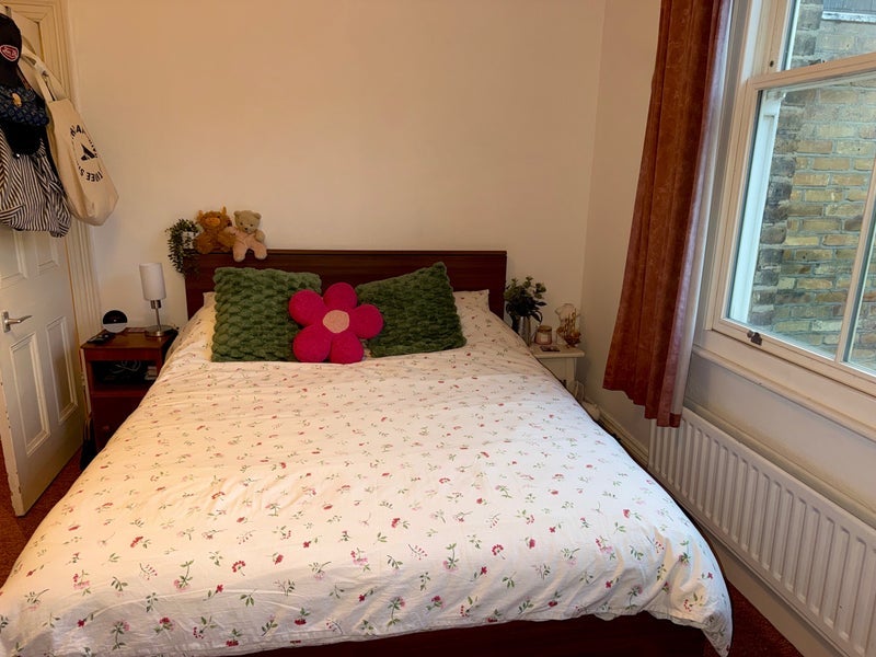 Room Woodville Road in Greater London