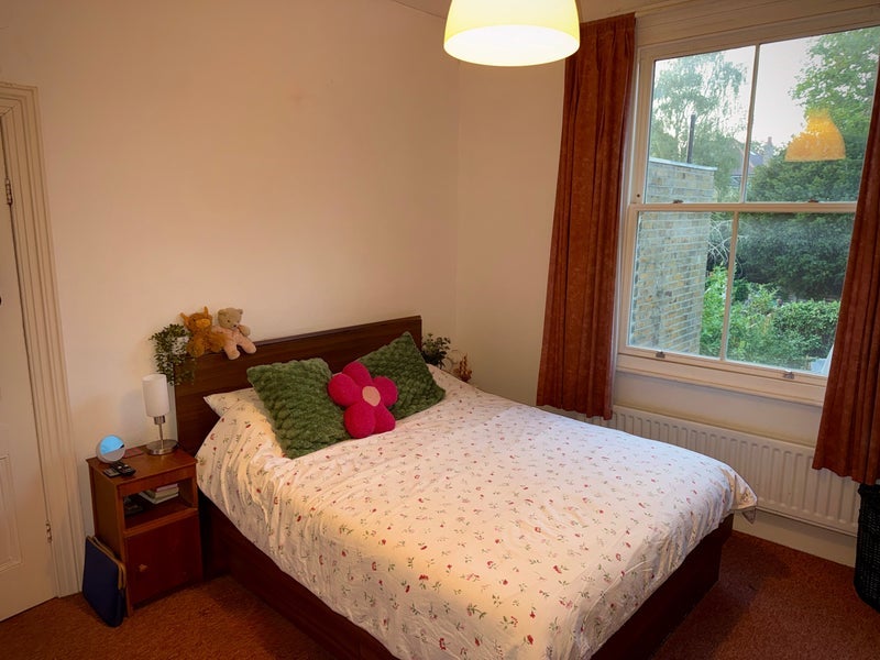 Room Woodville Road in Greater London
