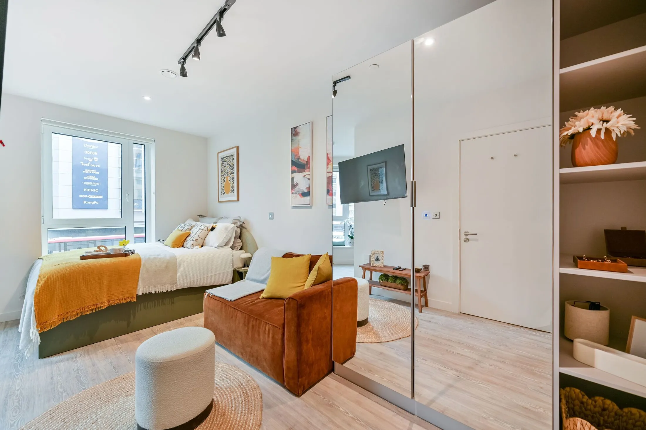 Flat Castle Street in Greater London