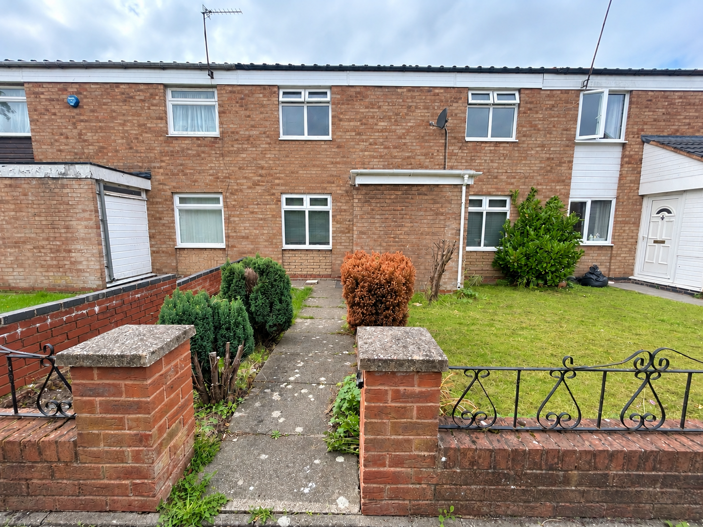 House Piccadilly Close in Chelmsley Wood