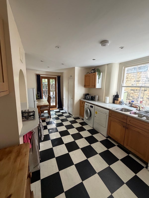 Room Forth Bridge Road in Greater London