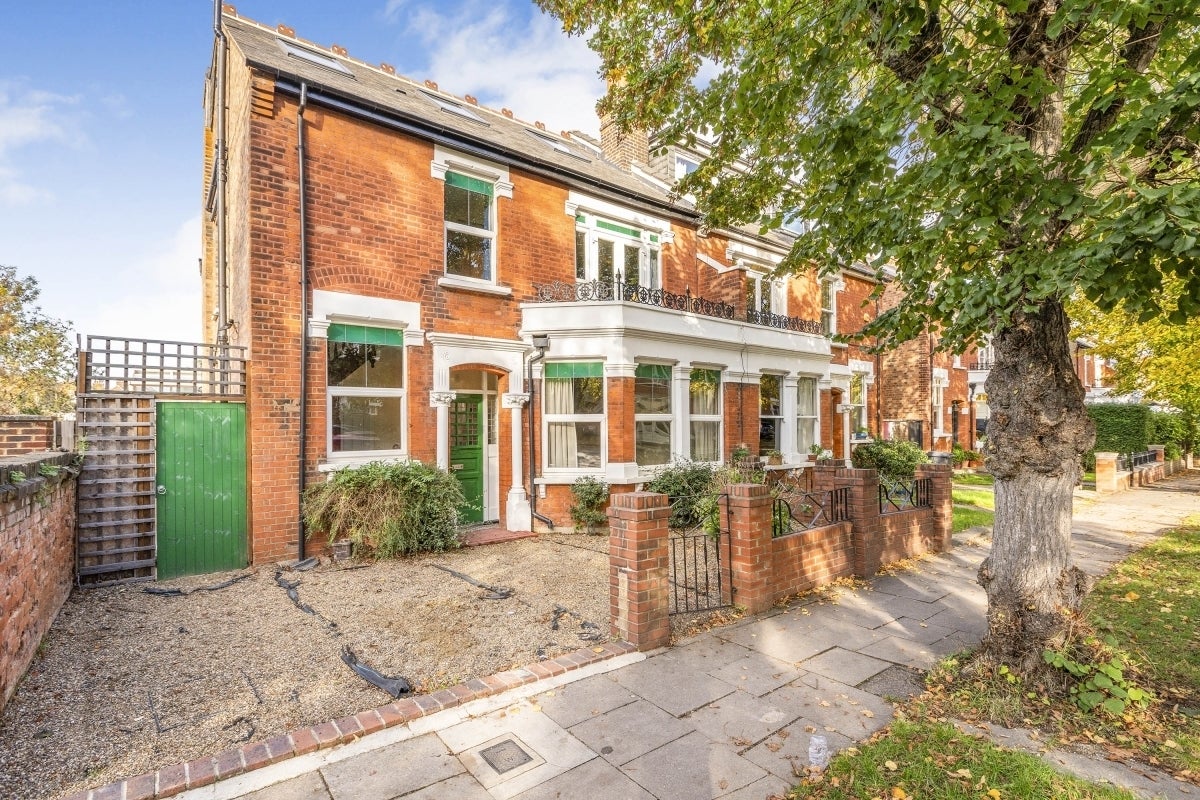 House Hemington Avenue in Greater London
