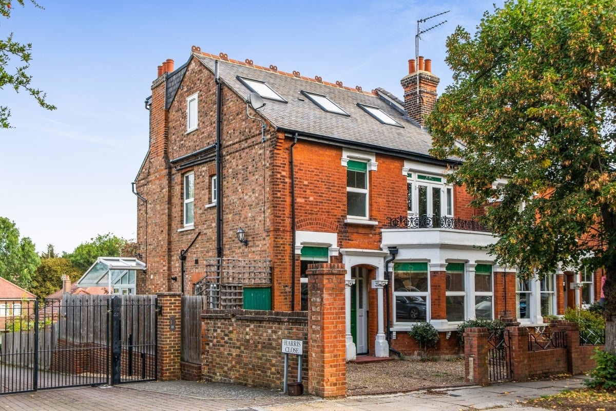House Hemington Avenue in Greater London