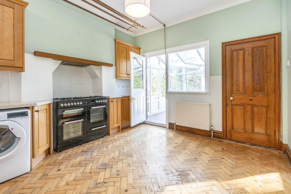 House Hemington Avenue in Greater London