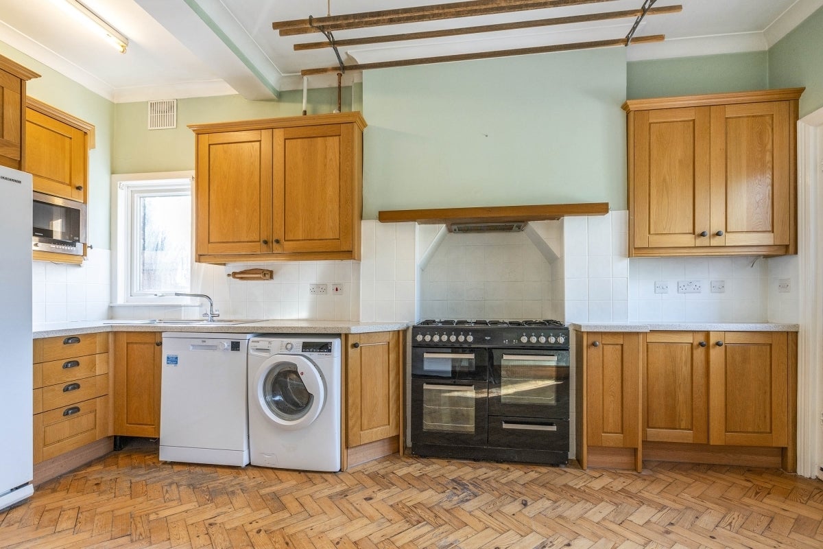 House Hemington Avenue in Greater London