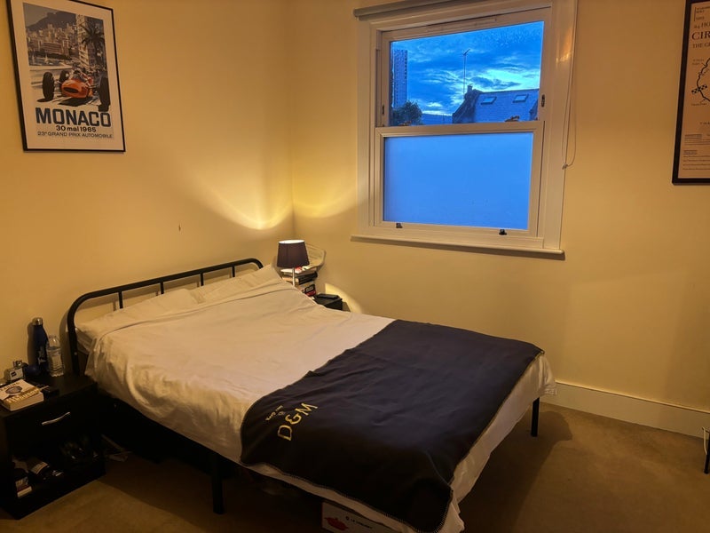 Room Aspley Road in Greater London