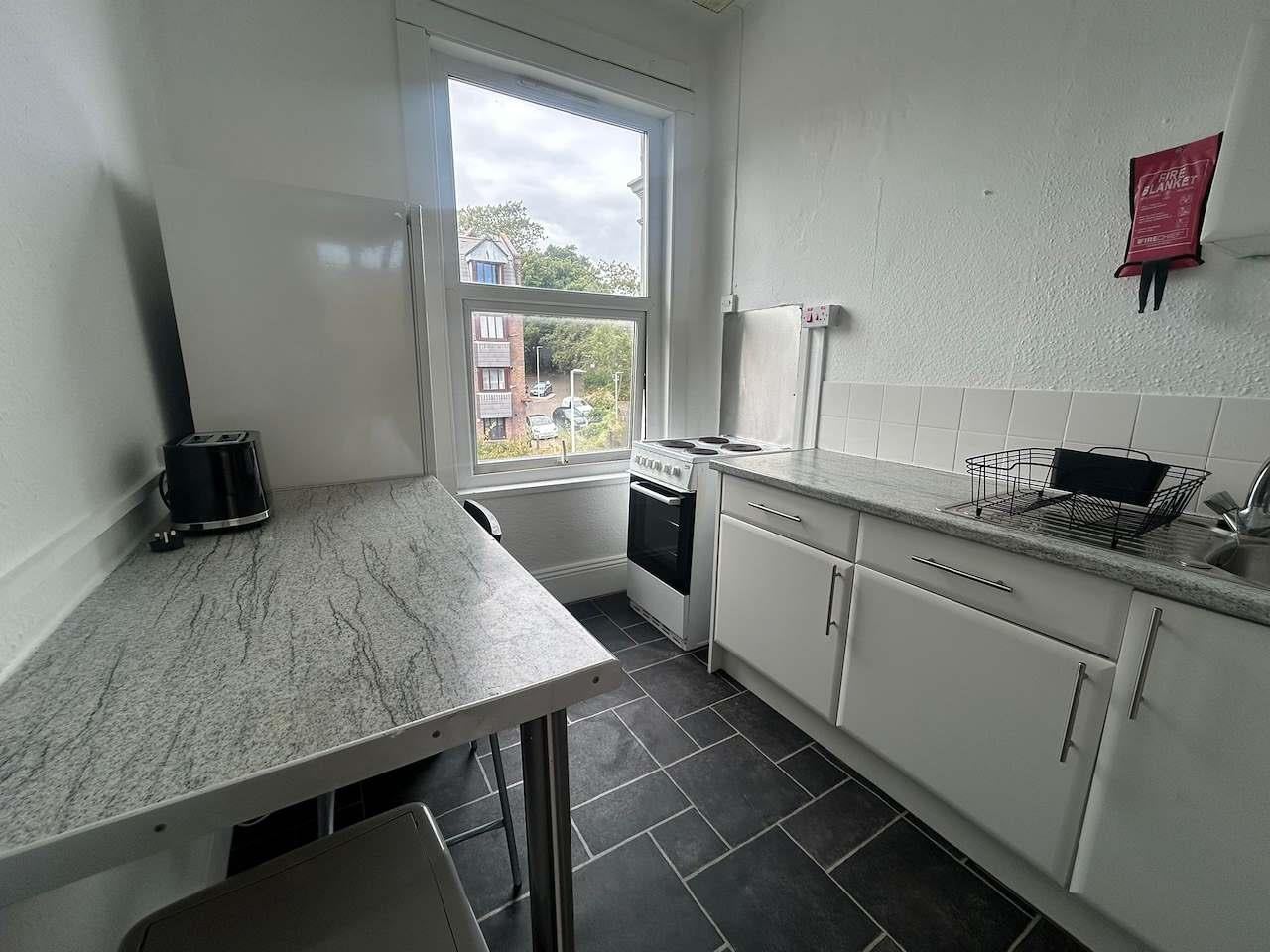 Room Lipson Road in Plymouth