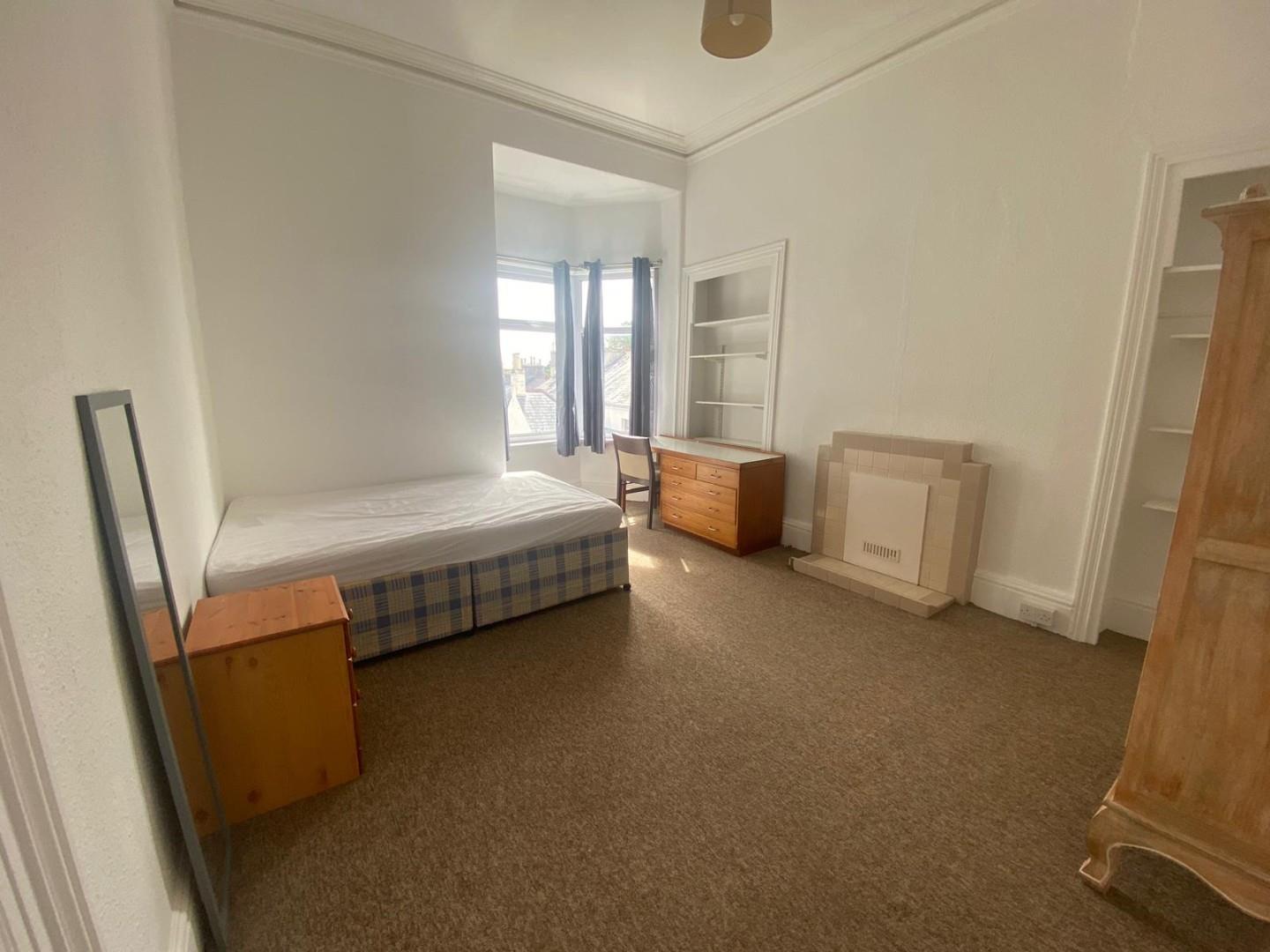 Room Lipson Road in Plymouth
