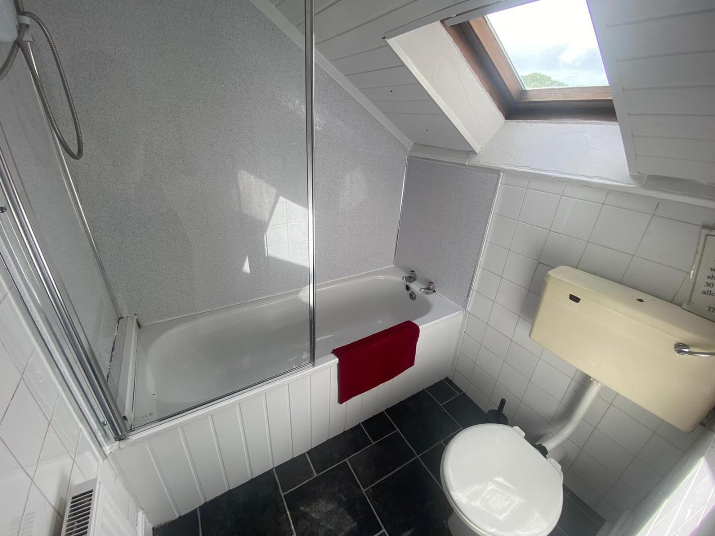 Room Lipson Road in Plymouth