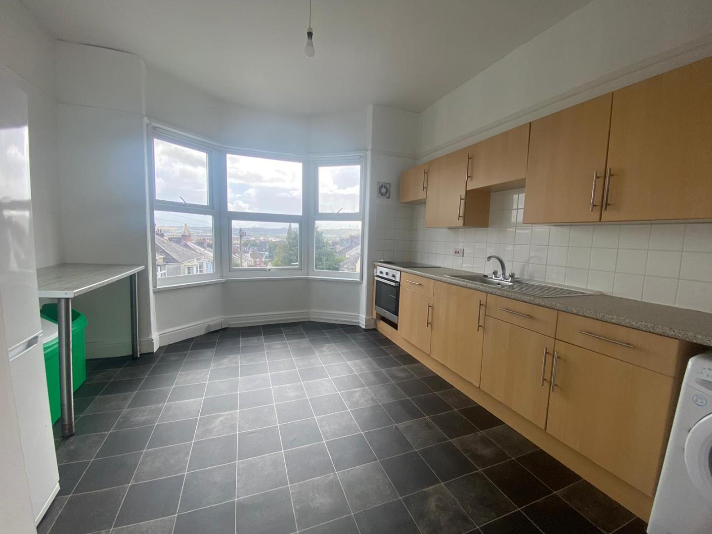 Room Lipson Road in Plymouth