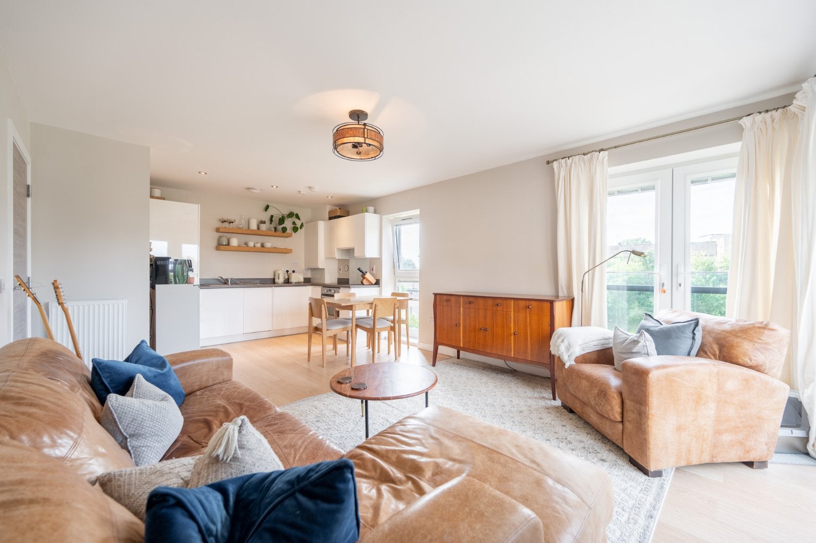 Flat Dorchester Avenue in Glasgow