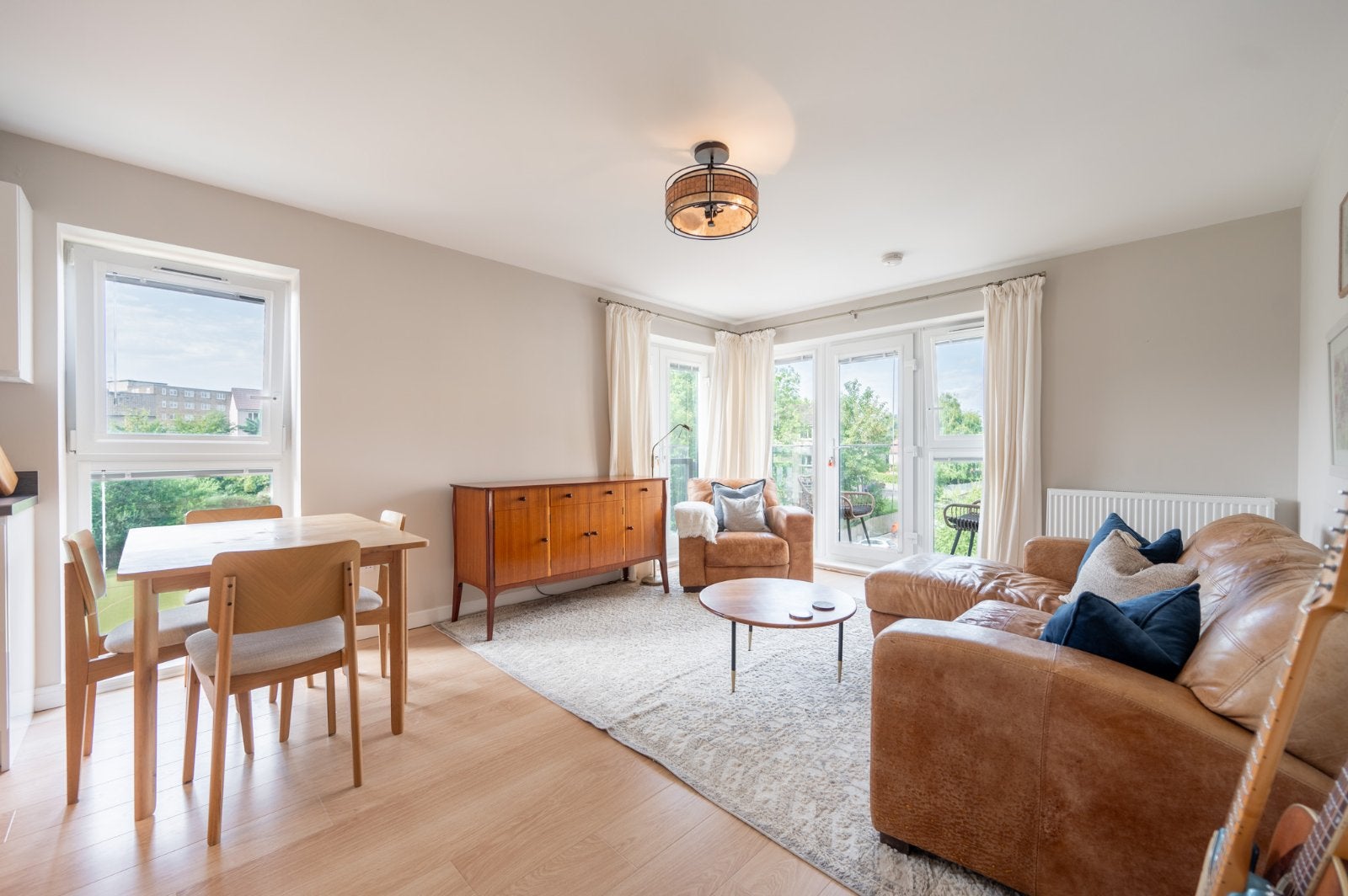 Flat Dorchester Avenue in Glasgow