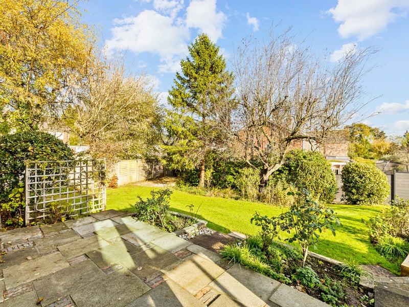 House Woodfield Close in Reigate and Banstead