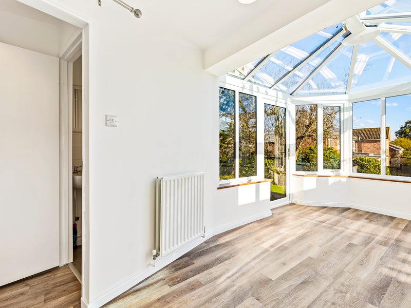 House Woodfield Close in Reigate and Banstead