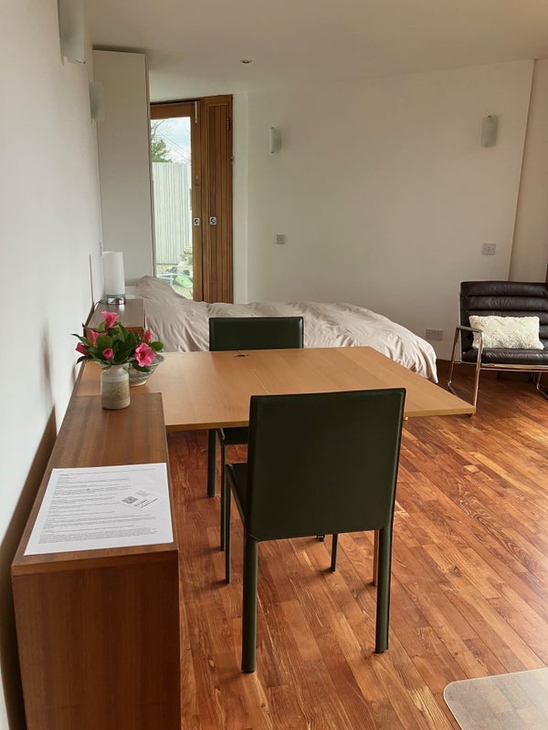 Room Kevock Road in Polton