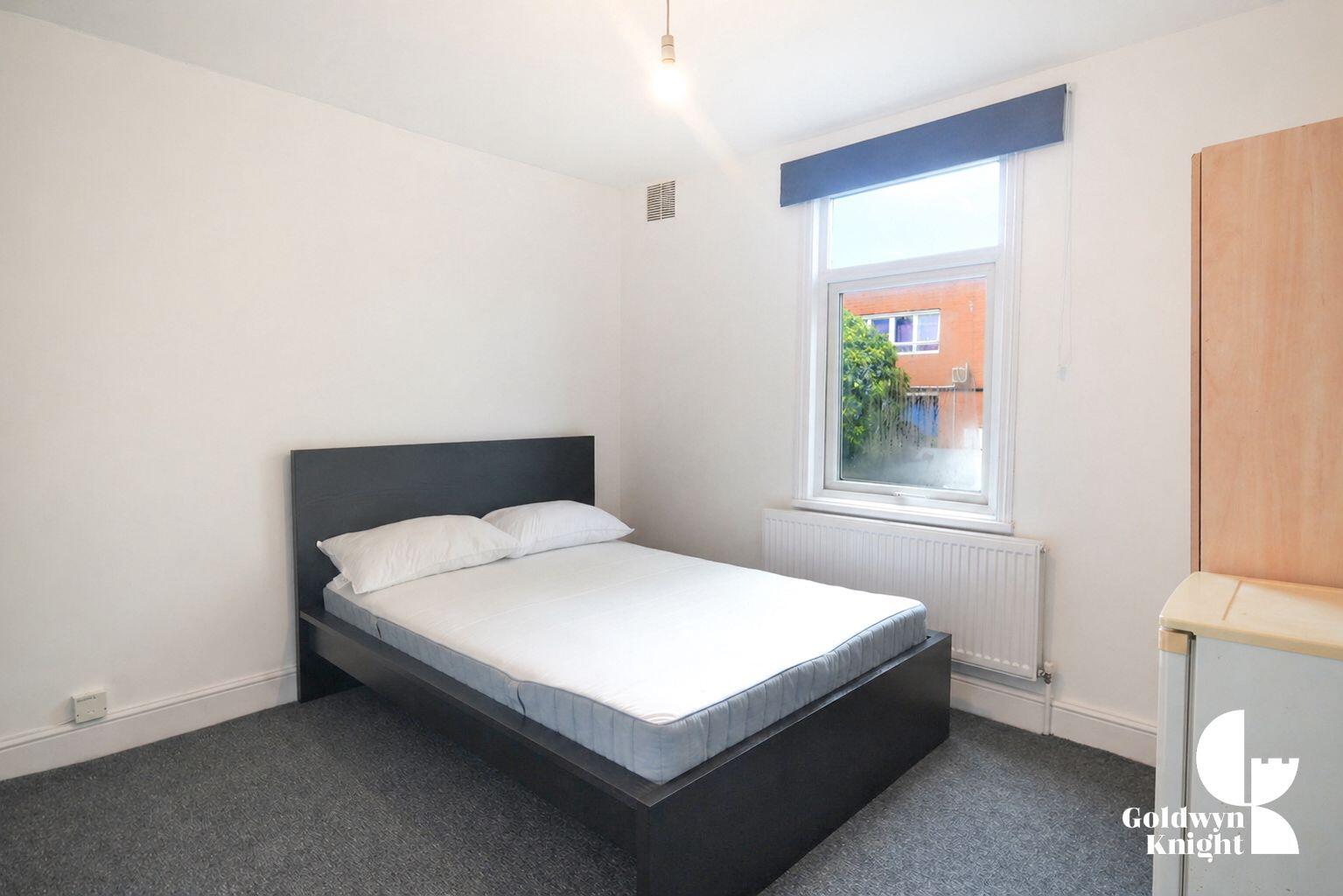 Flat Valmar Road in Greater London
