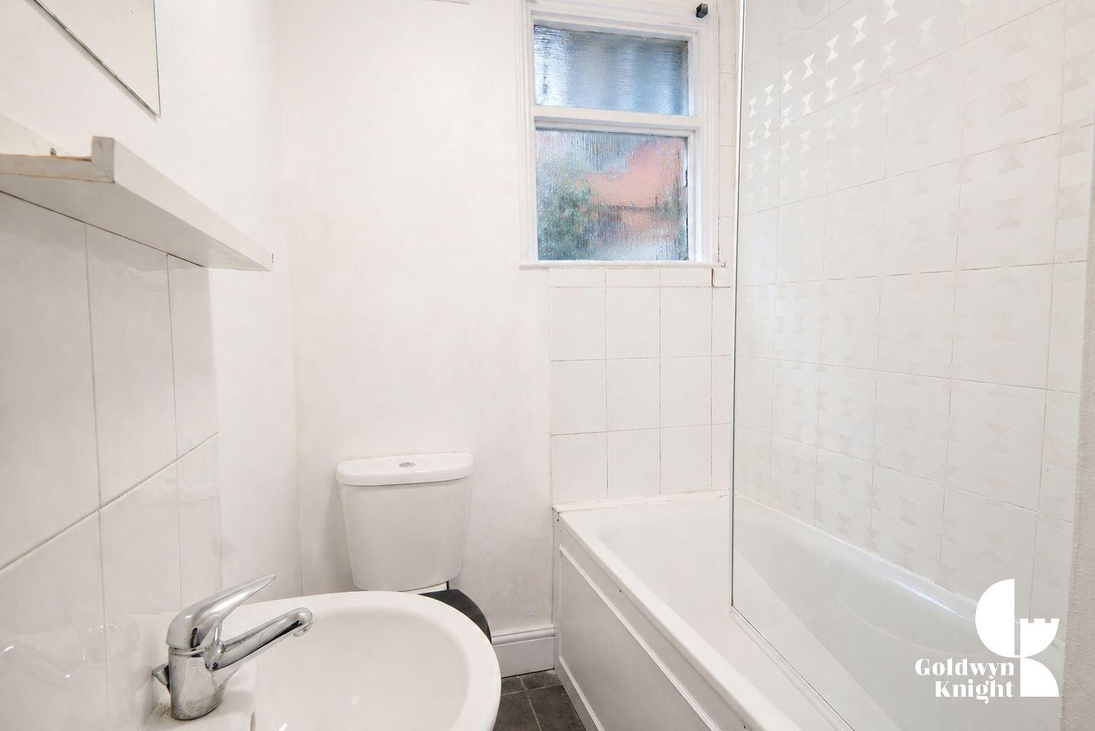 Flat Valmar Road in Greater London