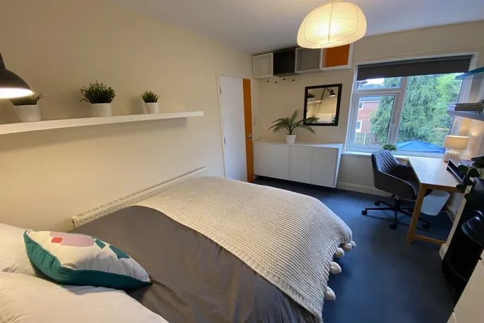 Room Peveril Road in Nottingham