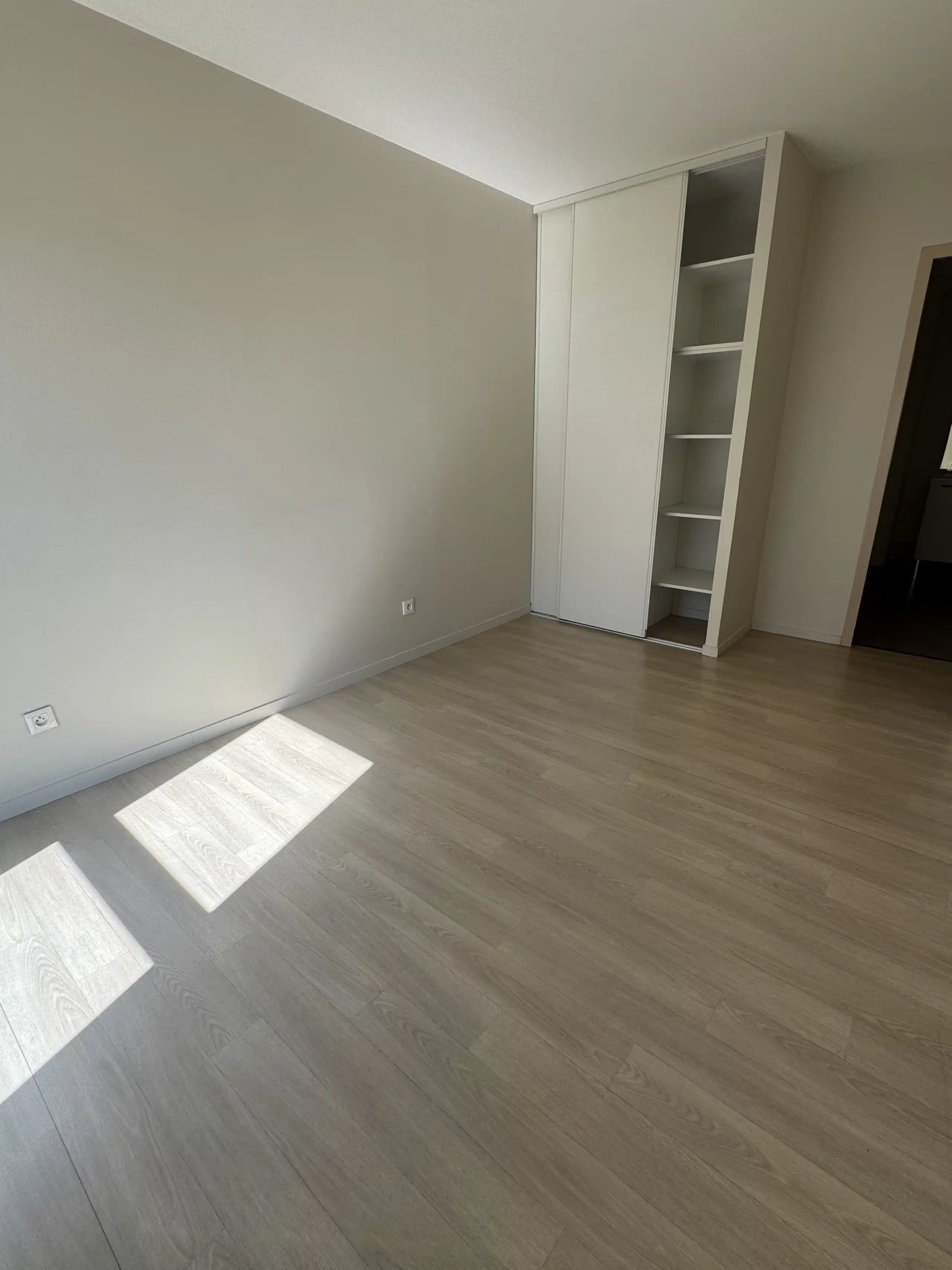Flat Rue du Canal in Saint-Julien-les-Villas