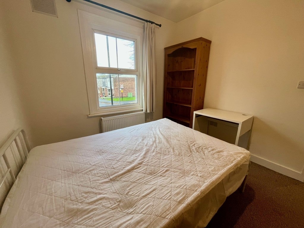 Room Staines Road in Greater London