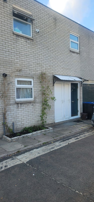 Room Portland Road in Greater London