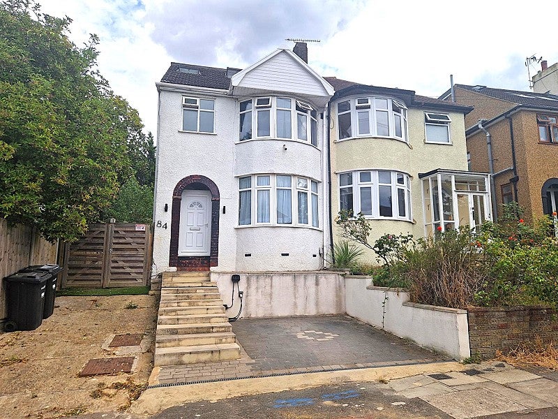 House Dovedale Avenue in Greater London