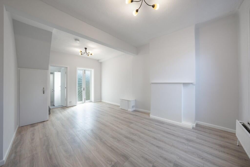 House Moselle Avenue in Greater London