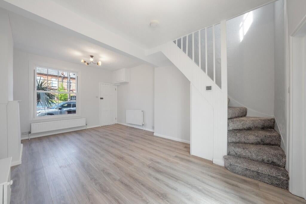 House Moselle Avenue in Greater London