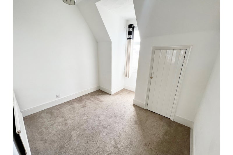 Flat Leigh Road in Southend-on-Sea
