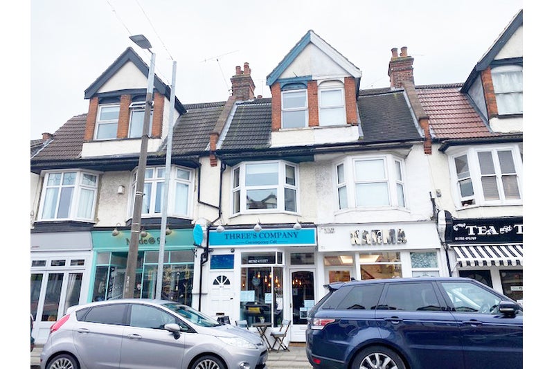 Flat Leigh Road in Southend-on-Sea