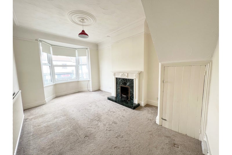 Flat Leigh Road in Southend-on-Sea