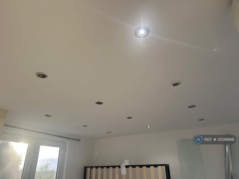 Room Sullivan Way in Hertsmere