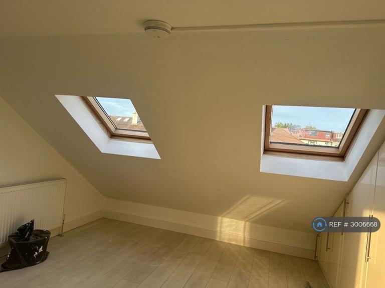 Room Sullivan Way in Hertsmere